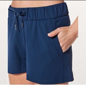 Lululemon On The Fly Short *2.5"
Onyx Blue